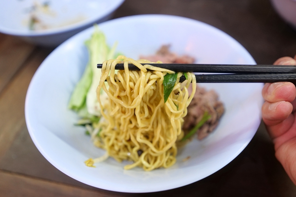 清邁美食推薦｜Blue noodle：銅板價泰式牛肉麵，฿70 起開吃！ @捲捲頭 ♡ 品味生活