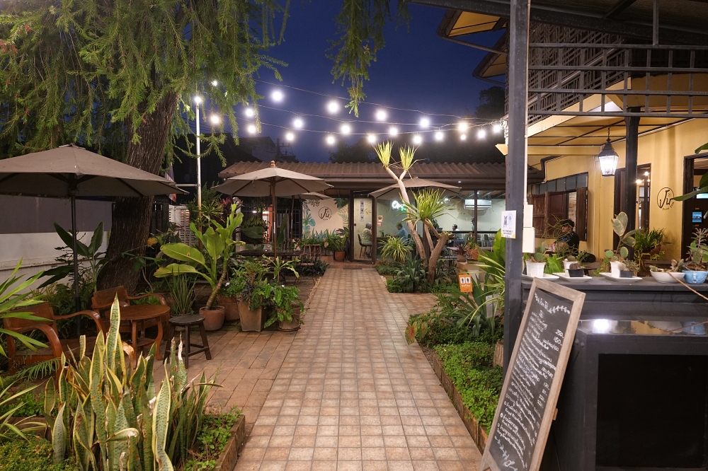 清邁美食推薦｜Punn Toh：清幽環境裡的美味手作，CP值完勝米其林 @捲捲頭 ♡ 品味生活