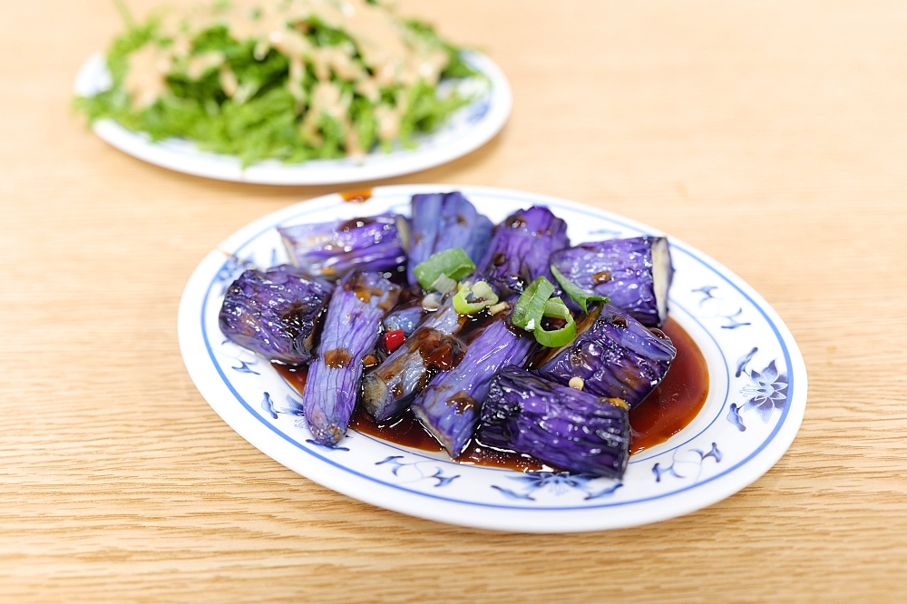 【礁溪美食】 玉仁八寶冬粉 1號店：配料滿滿的八寶冬粉與多樣小菜 @捲捲頭 ♡ 品味生活