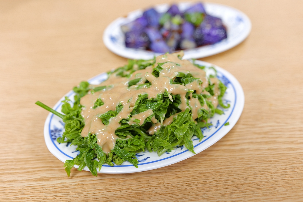 【礁溪美食】 玉仁八寶冬粉 1號店：配料滿滿的八寶冬粉與多樣小菜 @捲捲頭 ♡ 品味生活