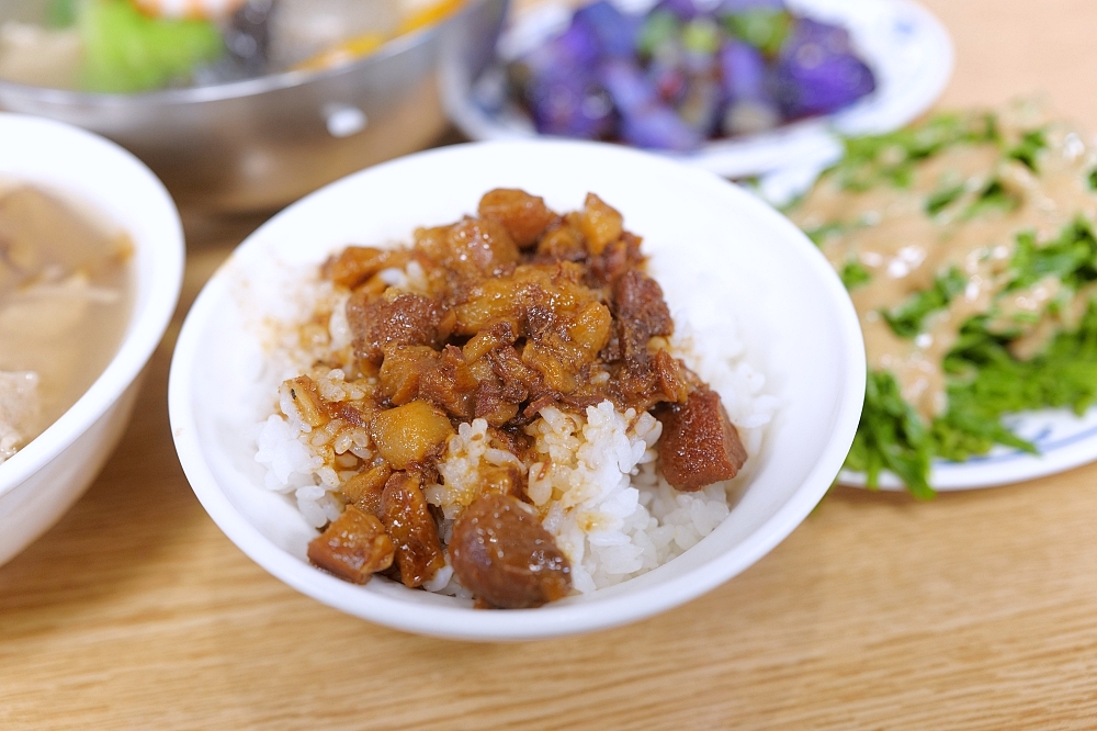 【礁溪美食】 玉仁八寶冬粉 1號店：配料滿滿的八寶冬粉與多樣小菜 @捲捲頭 ♡ 品味生活