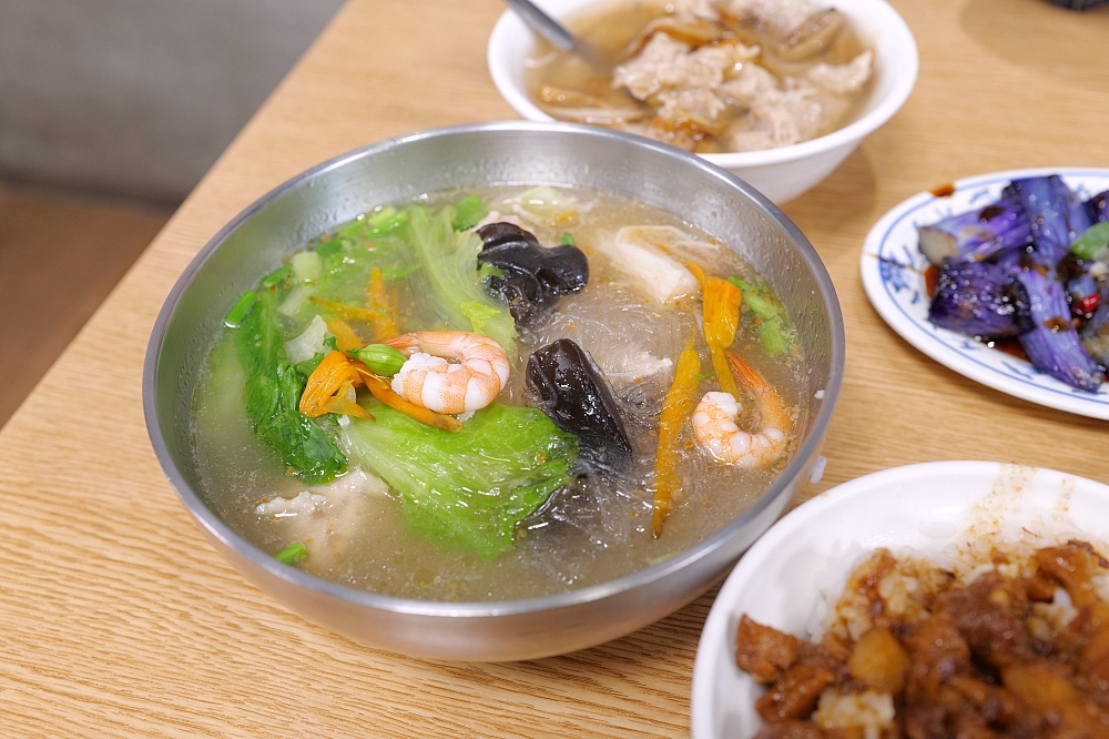 【礁溪美食】 玉仁八寶冬粉 1號店：配料滿滿的八寶冬粉與多樣小菜 @捲捲頭 ♡ 品味生活