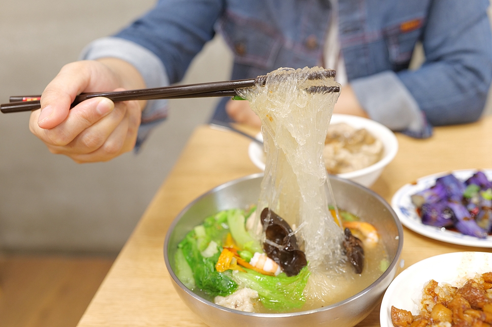 【礁溪美食】 玉仁八寶冬粉 1號店：配料滿滿的八寶冬粉與多樣小菜 @捲捲頭 ♡ 品味生活