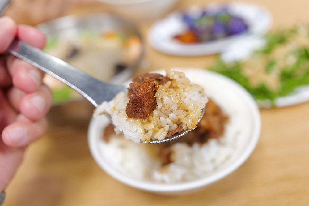 【礁溪美食】 玉仁八寶冬粉 1號店：配料滿滿的八寶冬粉與多樣小菜 @捲捲頭 ♡ 品味生活