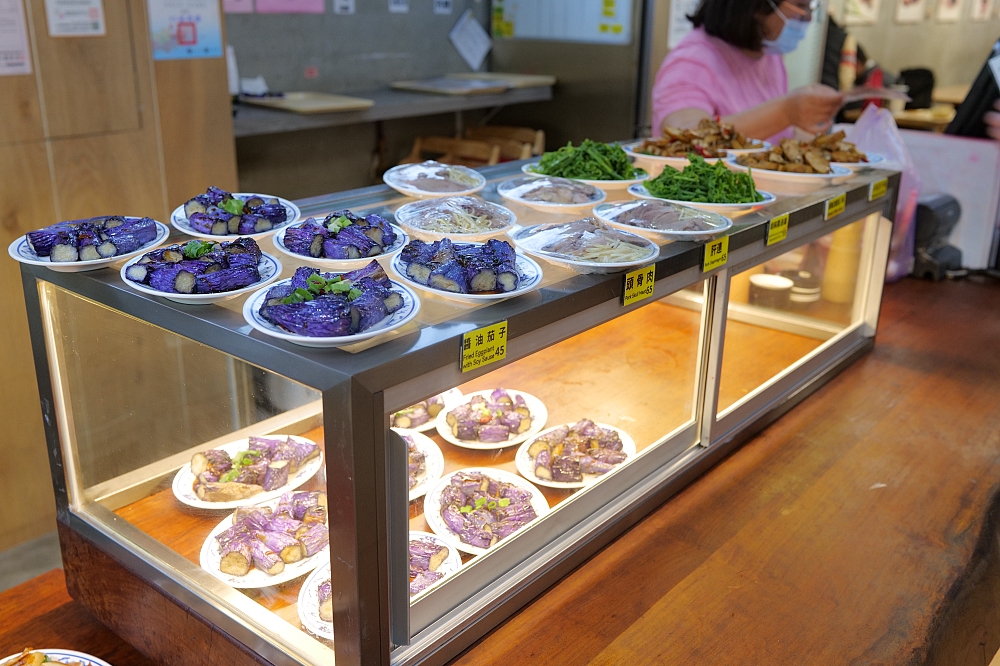 【礁溪美食】 玉仁八寶冬粉 1號店：配料滿滿的八寶冬粉與多樣小菜 @捲捲頭 ♡ 品味生活