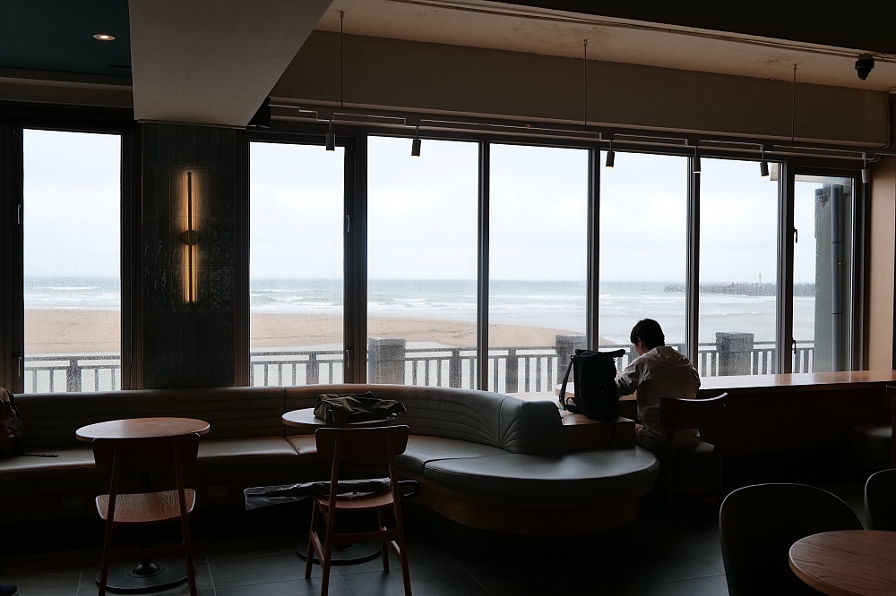 福隆景點推薦｜星巴克福隆觀海門市：海景第一排，看海放空首選！ @捲捲頭 ♡ 品味生活