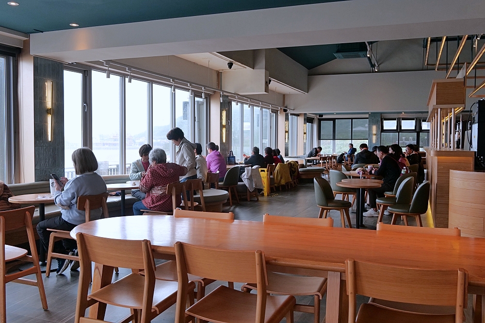 福隆景點推薦｜星巴克福隆觀海門市：海景第一排，看海放空首選！ @捲捲頭 ♡ 品味生活