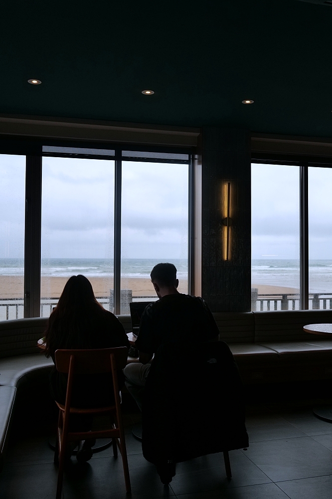 福隆景點推薦｜星巴克福隆觀海門市：海景第一排，看海放空首選！ @捲捲頭 ♡ 品味生活