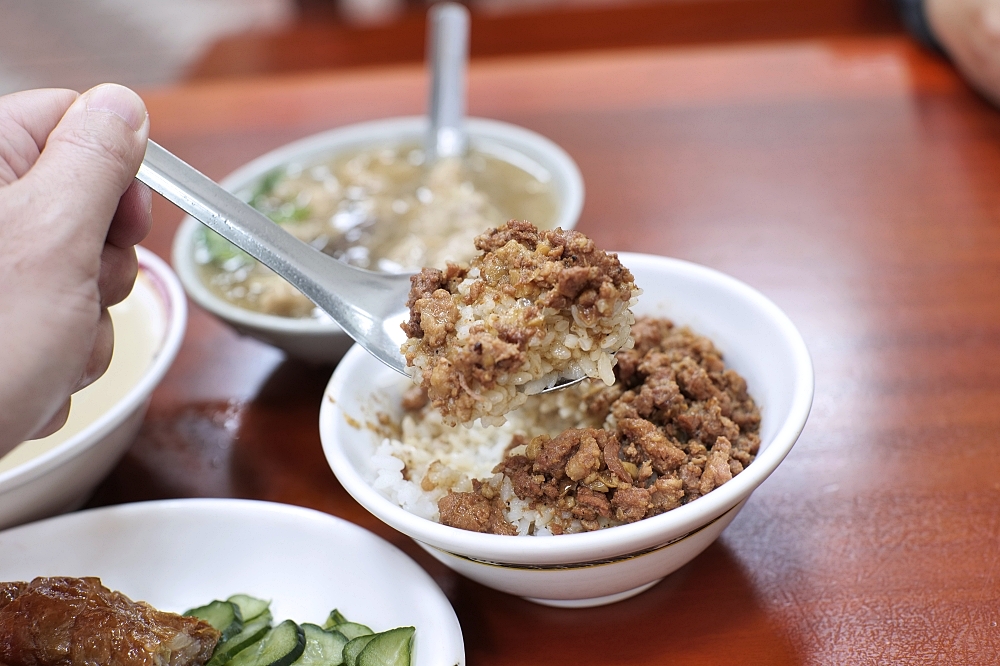 【大同區美食】 龍緣魯肉飯：圓環老字號，瘦肉系滷肉飯與酥脆肉捲攻略 @捲捲頭 ♡ 品味生活