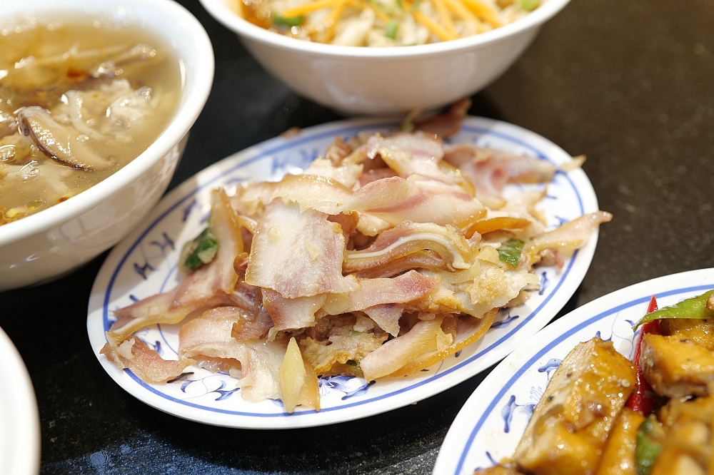【礁溪美食】 玉仁八寶冬粉 1號店：配料滿滿的八寶冬粉與多樣小菜 @捲捲頭 ♡ 品味生活