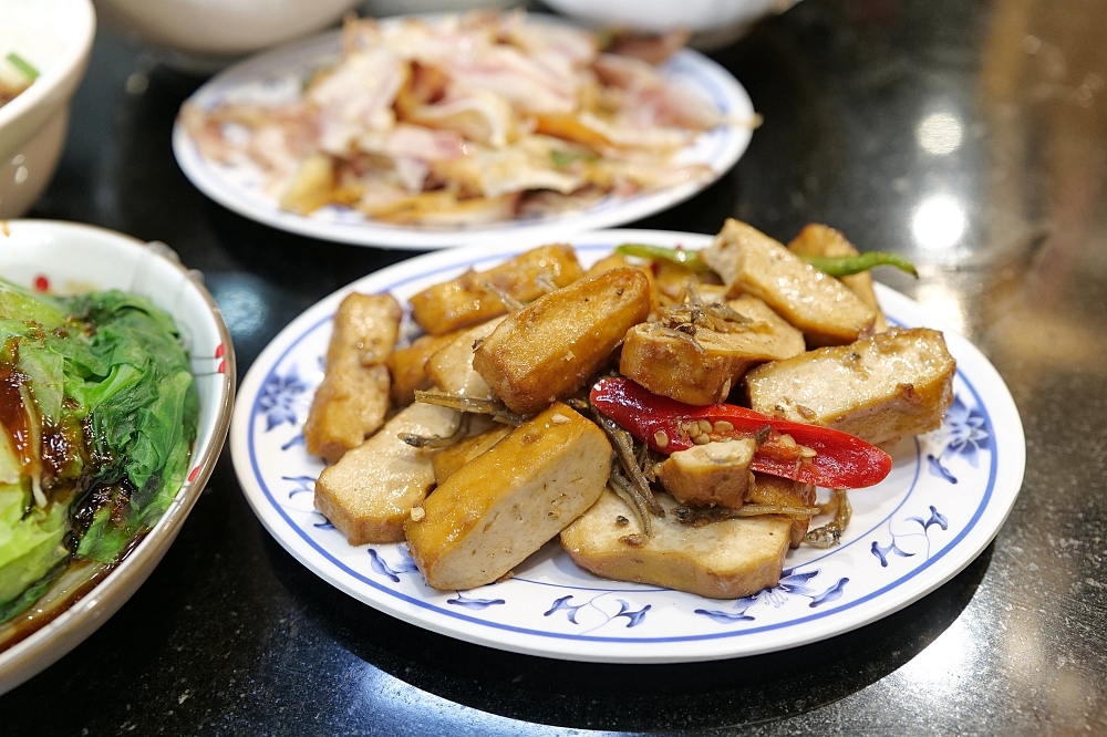【礁溪美食】 玉仁八寶冬粉 1號店：配料滿滿的八寶冬粉與多樣小菜 @捲捲頭 ♡ 品味生活