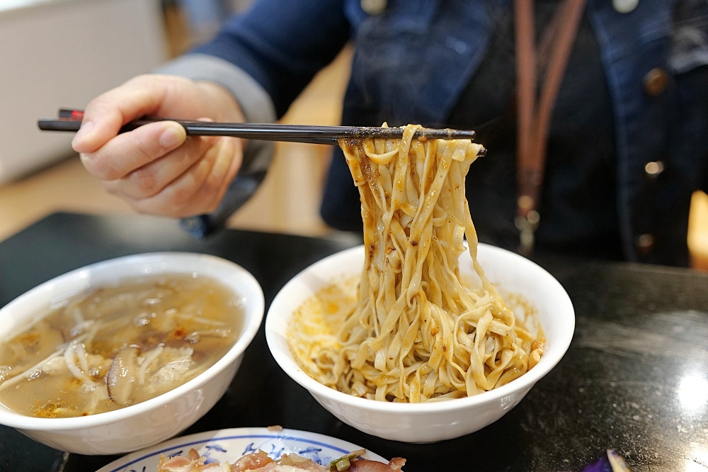 【礁溪美食】 玉仁八寶冬粉 1號店：配料滿滿的八寶冬粉與多樣小菜 @捲捲頭 ♡ 品味生活