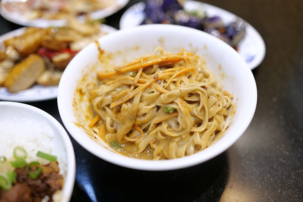 【礁溪美食】 玉仁八寶冬粉 1號店：配料滿滿的八寶冬粉與多樣小菜 @捲捲頭 ♡ 品味生活