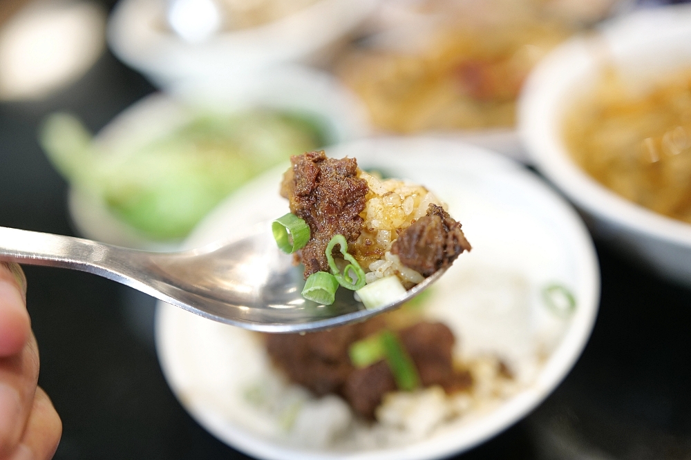 【礁溪美食】 玉仁八寶冬粉 1號店：配料滿滿的八寶冬粉與多樣小菜 @捲捲頭 ♡ 品味生活