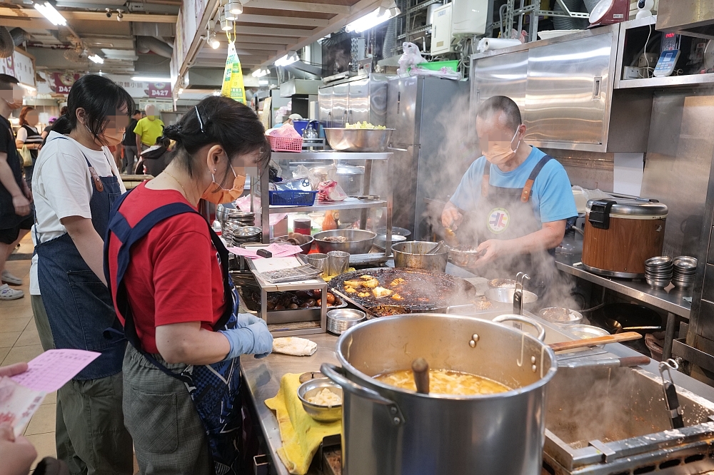 【北投市場美食】 矮仔財滷肉飯好吃嗎？內行必點大腸頭，太晚來真的吃不到 @捲捲頭 ♡ 品味生活