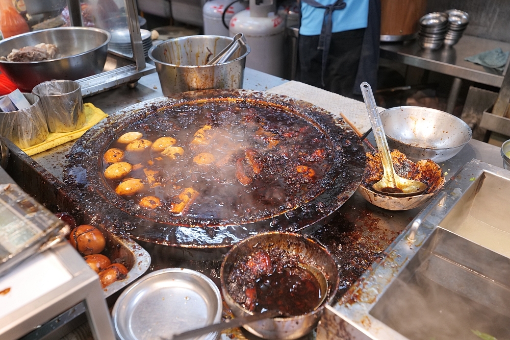 【北投市場美食】 矮仔財滷肉飯好吃嗎？內行必點大腸頭，太晚來真的吃不到 @捲捲頭 ♡ 品味生活