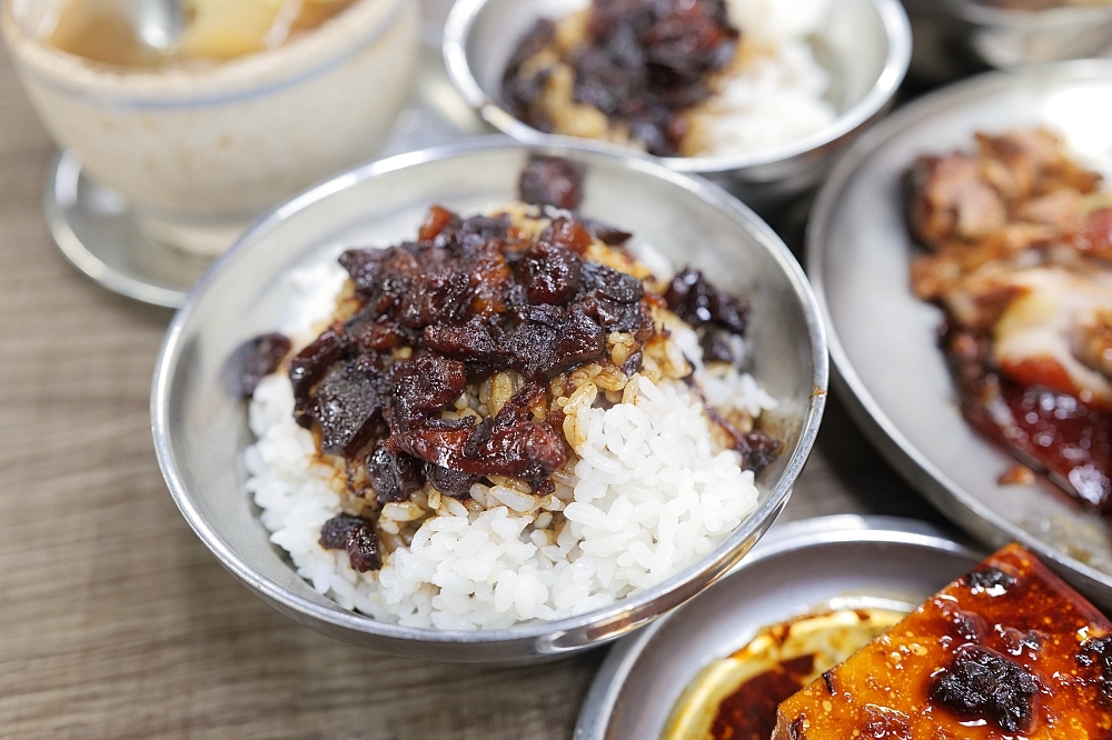 【北投市場美食】 矮仔財滷肉飯好吃嗎？內行必點大腸頭，太晚來真的吃不到 @捲捲頭 ♡ 品味生活