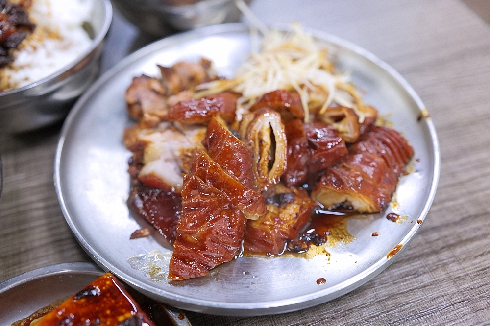 【北投市場美食】 矮仔財滷肉飯好吃嗎？內行必點大腸頭，太晚來真的吃不到 @捲捲頭 ♡ 品味生活