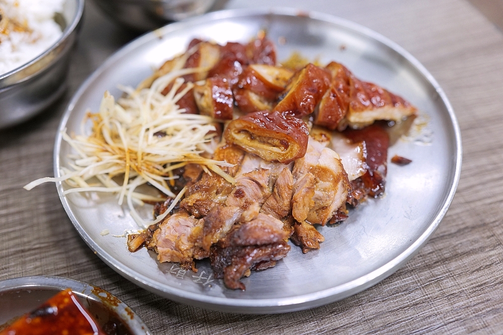 【北投市場美食】 矮仔財滷肉飯好吃嗎？內行必點大腸頭，太晚來真的吃不到 @捲捲頭 ♡ 品味生活