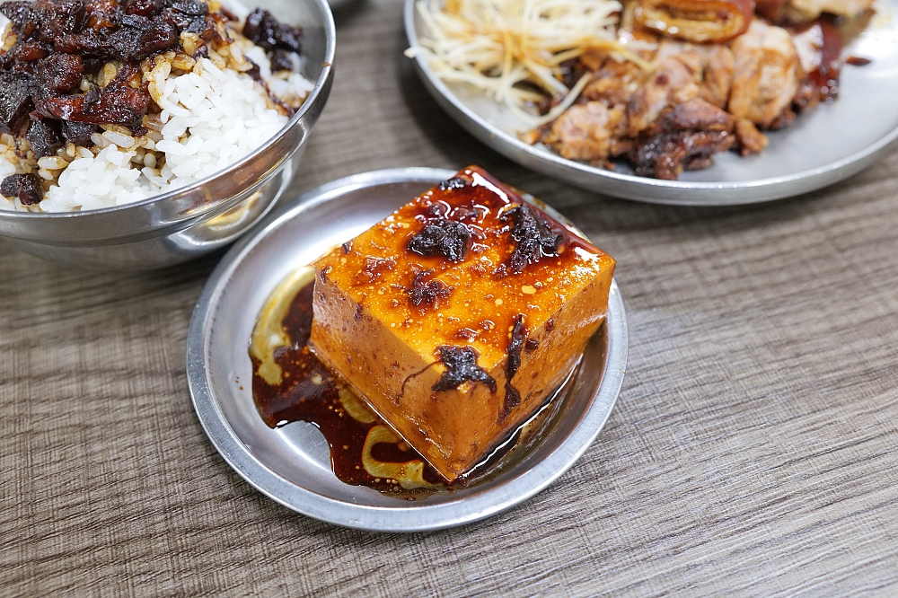 【北投市場美食】 矮仔財滷肉飯好吃嗎？內行必點大腸頭，太晚來真的吃不到 @捲捲頭 ♡ 品味生活