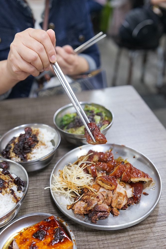 【北投市場美食】 矮仔財滷肉飯好吃嗎？內行必點大腸頭，太晚來真的吃不到 @捲捲頭 ♡ 品味生活