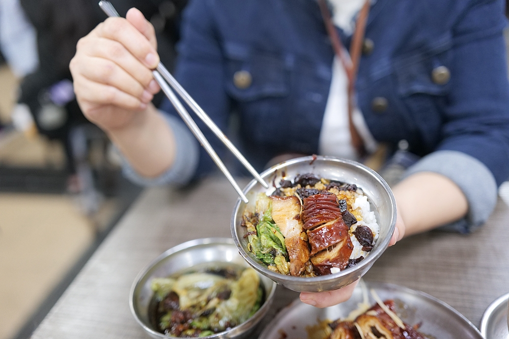 【北投市場美食】 矮仔財滷肉飯好吃嗎？內行必點大腸頭，太晚來真的吃不到 @捲捲頭 ♡ 品味生活