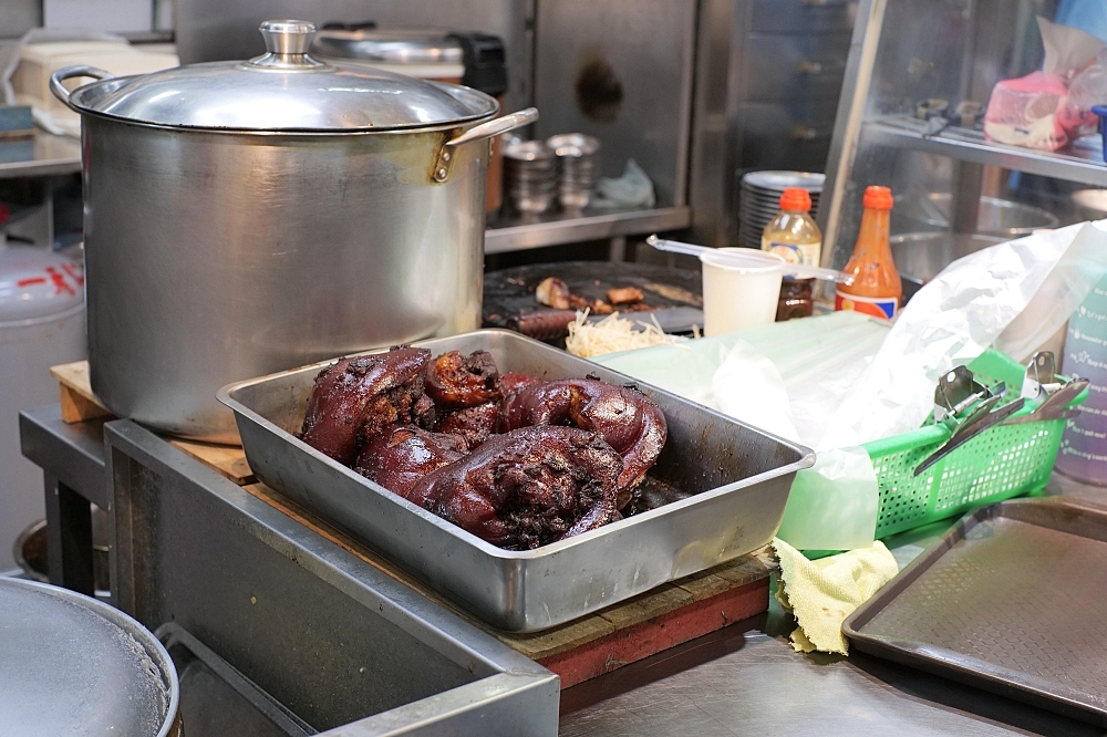 【北投市場美食】 矮仔財滷肉飯好吃嗎？內行必點大腸頭，太晚來真的吃不到 @捲捲頭 ♡ 品味生活
