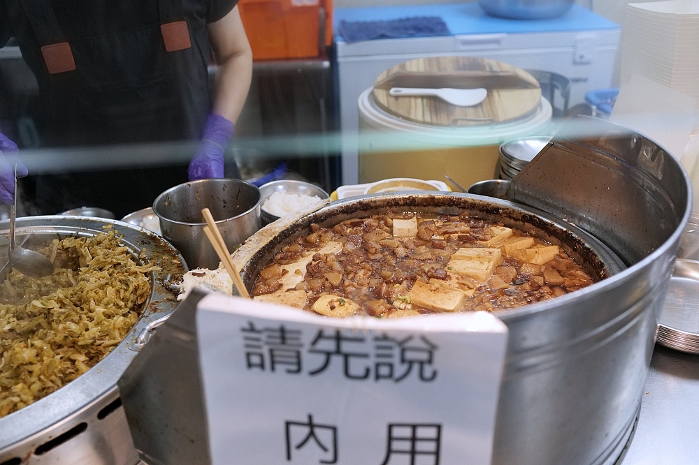 【北投美食】 黃家酸菜滷肉飯：在地人激推！酸菜配半熟蛋超銷魂 @捲捲頭 ♡ 品味生活