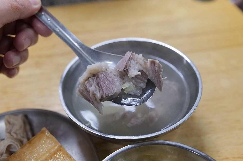 【北投美食】 黃家酸菜滷肉飯：在地人激推！酸菜配半熟蛋超銷魂 @捲捲頭 ♡ 品味生活