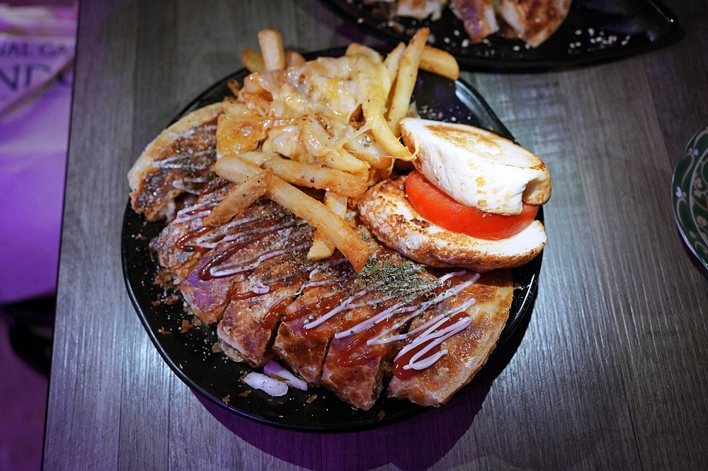 【山豬蛋餅】 晴光市場必吃, 超巨份量、滿載內餡的排隊傳奇 @捲捲頭 ♡ 品味生活