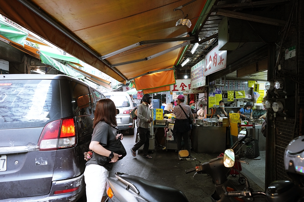 【北投美食】 上全肉羹：隱身市場的現捏肉羹，蒜酥辣油加下去才叫內行！ @捲捲頭 ♡ 品味生活