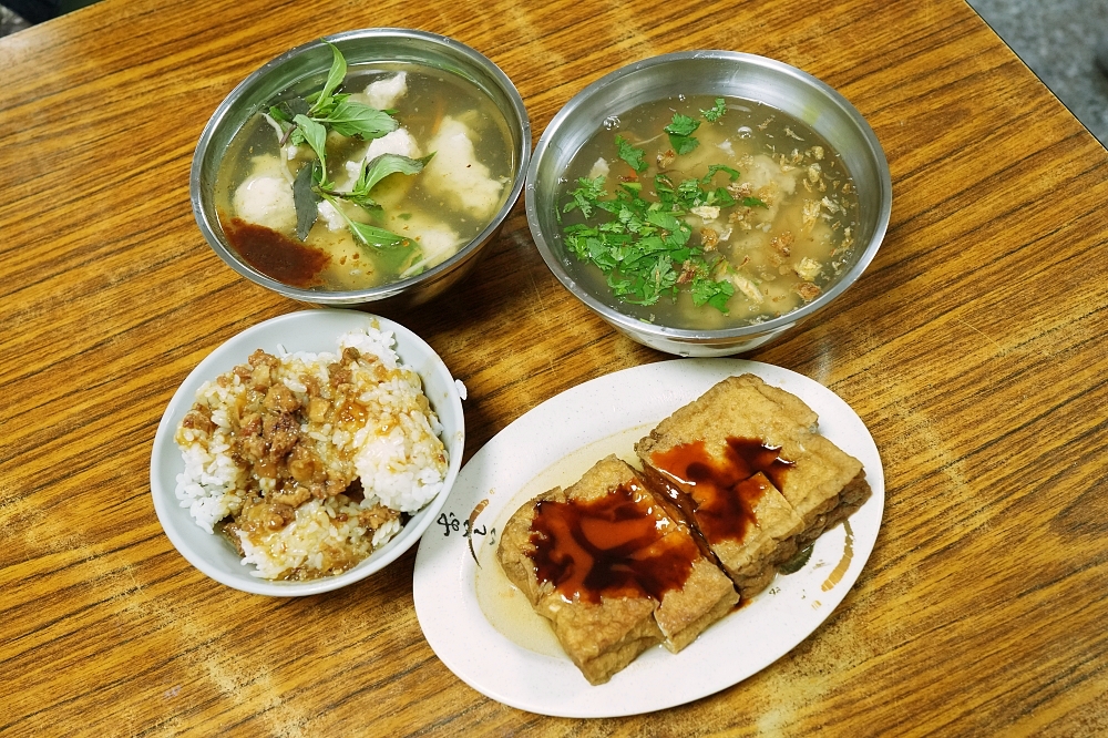 【北投美食】 上全肉羹：隱身市場的現捏肉羹，蒜酥辣油加下去才叫內行！ @捲捲頭 ♡ 品味生活