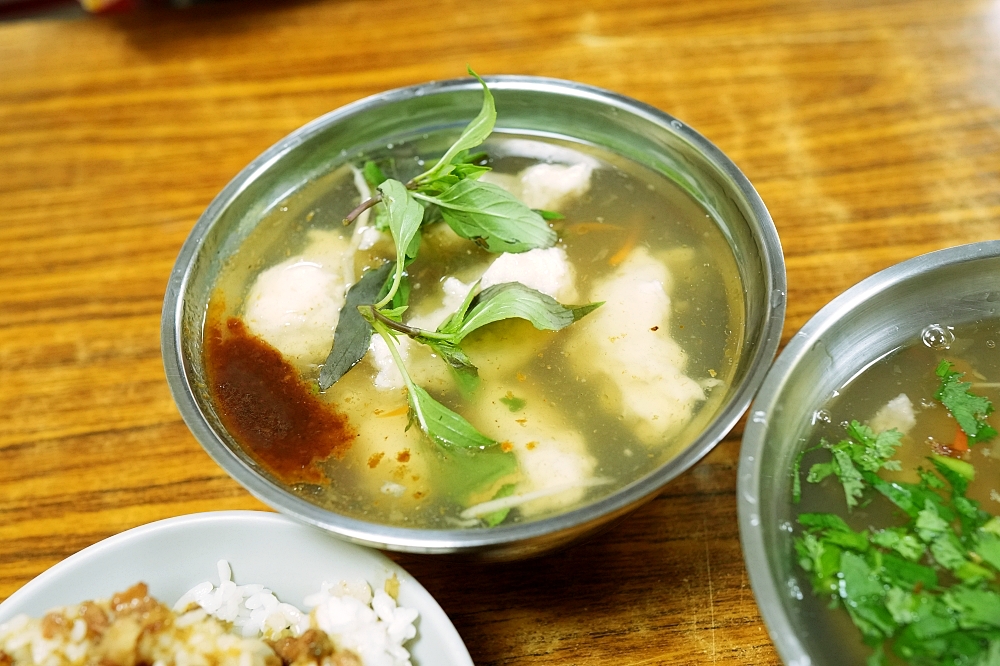 【北投美食】 上全肉羹：隱身市場的現捏肉羹，蒜酥辣油加下去才叫內行！ @捲捲頭 ♡ 品味生活