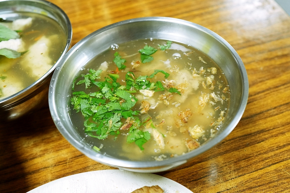 【北投美食】 上全肉羹：隱身市場的現捏肉羹，蒜酥辣油加下去才叫內行！ @捲捲頭 ♡ 品味生活