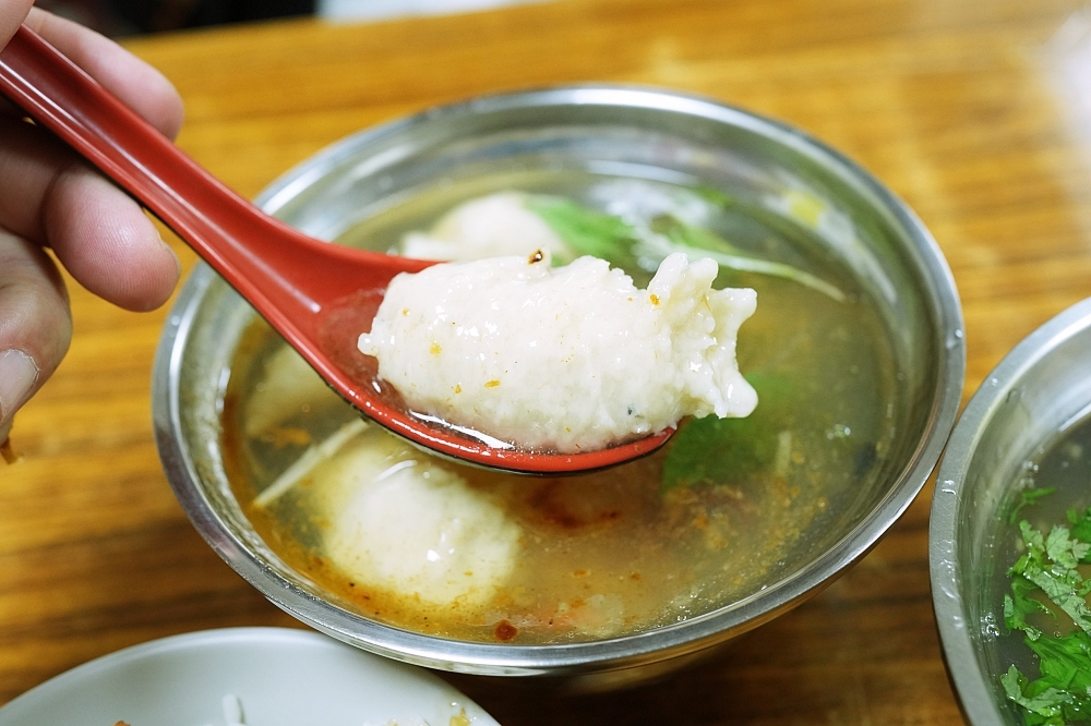 【北投美食】 上全肉羹：隱身市場的現捏肉羹，蒜酥辣油加下去才叫內行！ @捲捲頭 ♡ 品味生活