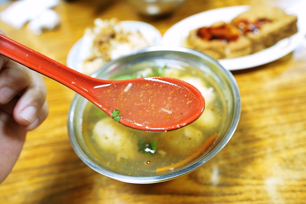 【北投美食】 上全肉羹：隱身市場的現捏肉羹，蒜酥辣油加下去才叫內行！ @捲捲頭 ♡ 品味生活