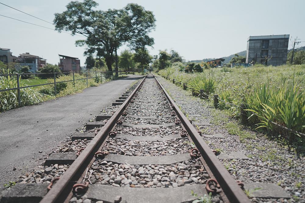 【潤泰水泥鐵道】 真的免門票！宜蘭冬山 1.4km 秘境手搖車體驗，景色美到不可思議 @捲捲頭 ♡ 品味生活