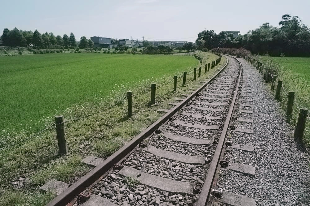 【潤泰水泥鐵道】 真的免門票！宜蘭冬山 1.4km 秘境手搖車體驗，景色美到不可思議 @捲捲頭 ♡ 品味生活