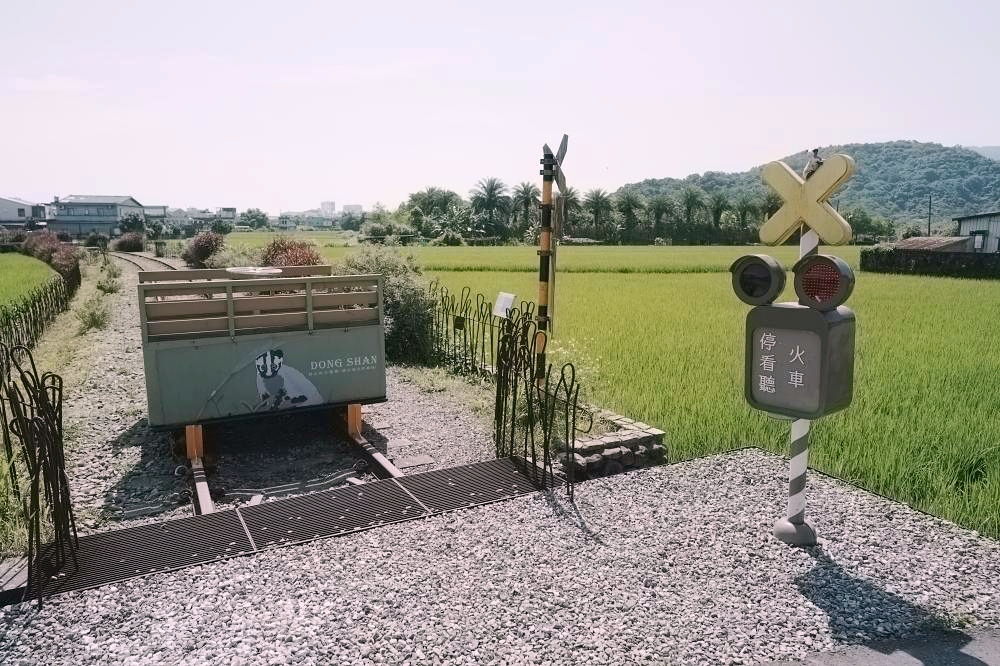 【潤泰水泥鐵道】 真的免門票！宜蘭冬山 1.4km 秘境手搖車體驗，景色美到不可思議 @捲捲頭 ♡ 品味生活