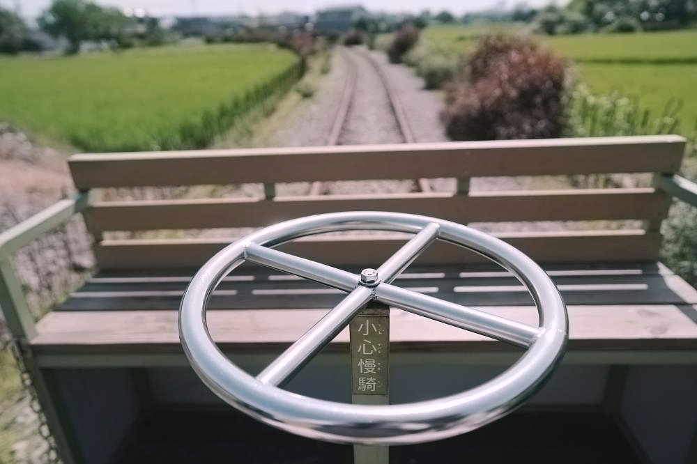 【潤泰水泥鐵道】 真的免門票！宜蘭冬山 1.4km 秘境手搖車體驗，景色美到不可思議 @捲捲頭 ♡ 品味生活