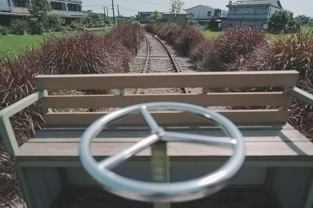 【潤泰水泥鐵道】 真的免門票！宜蘭冬山 1.4km 秘境手搖車體驗，景色美到不可思議 @捲捲頭 ♡ 品味生活