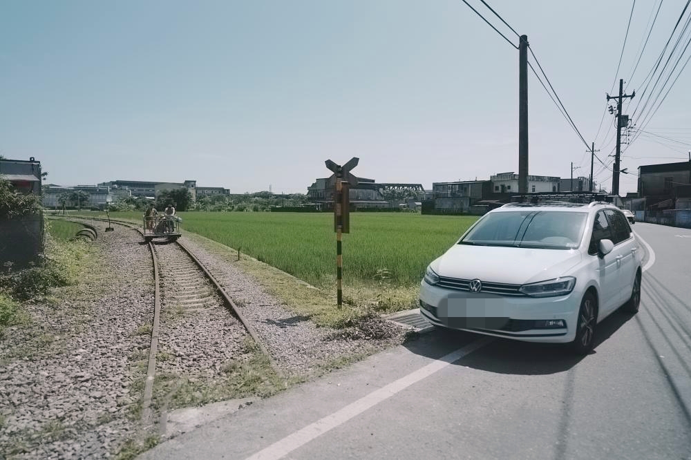 【潤泰水泥鐵道】 真的免門票！宜蘭冬山 1.4km 秘境手搖車體驗，景色美到不可思議 @捲捲頭 ♡ 品味生活
