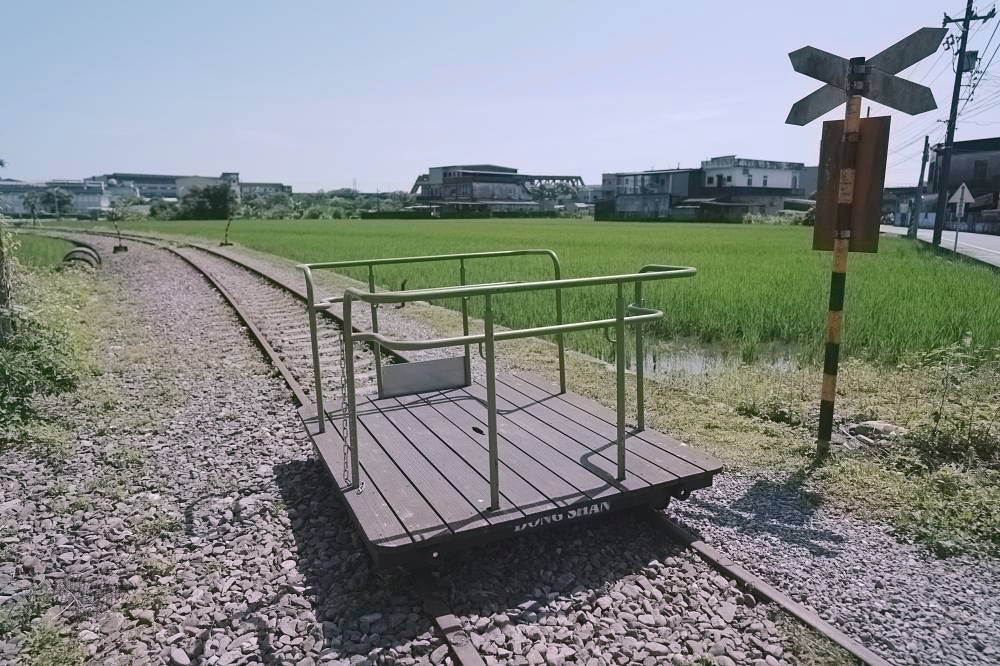 【潤泰水泥鐵道】 真的免門票！宜蘭冬山 1.4km 秘境手搖車體驗，景色美到不可思議 @捲捲頭 ♡ 品味生活