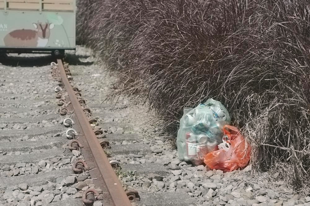 【潤泰水泥鐵道】 真的免門票！宜蘭冬山 1.4km 秘境手搖車體驗，景色美到不可思議 @捲捲頭 ♡ 品味生活