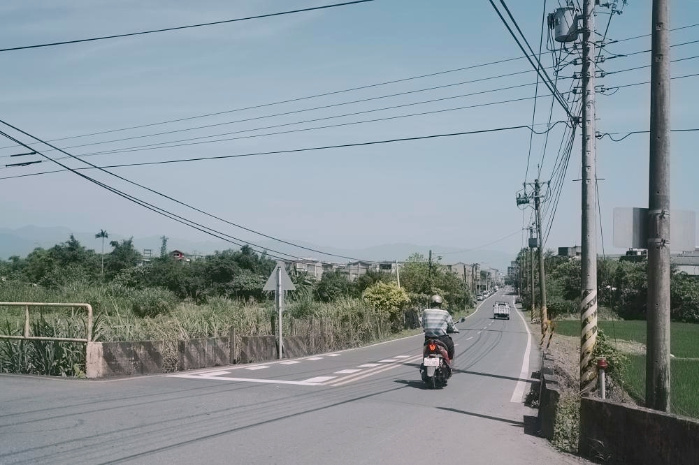 【潤泰水泥鐵道】 真的免門票！宜蘭冬山 1.4km 秘境手搖車體驗，景色美到不可思議 @捲捲頭 ♡ 品味生活