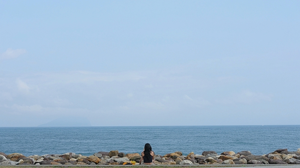 【2026宜蘭景點】 笑ㄟCaf&eacute;頭城店：太平洋就在面前，羅馬披薩與八角樓一次收藏 @捲捲頭 ♡ 品味生活