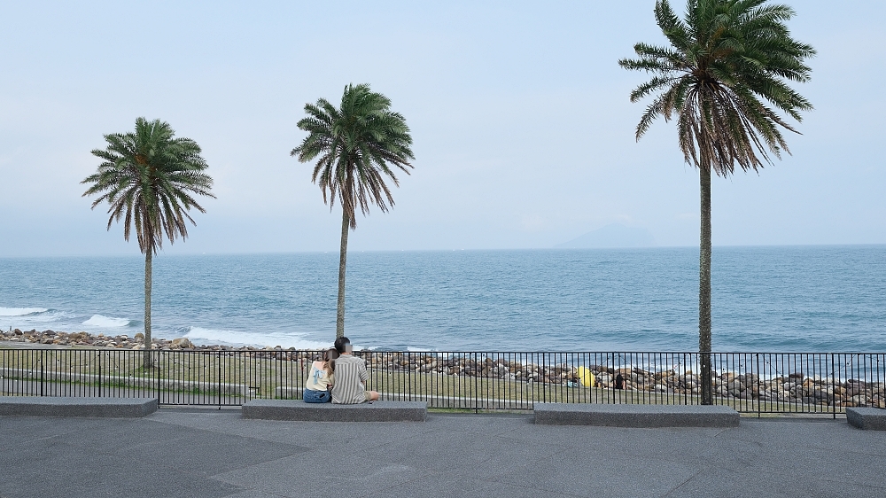 【2026宜蘭景點】 笑ㄟCaf&eacute;頭城店：太平洋就在面前，羅馬披薩與八角樓一次收藏 @捲捲頭 ♡ 品味生活