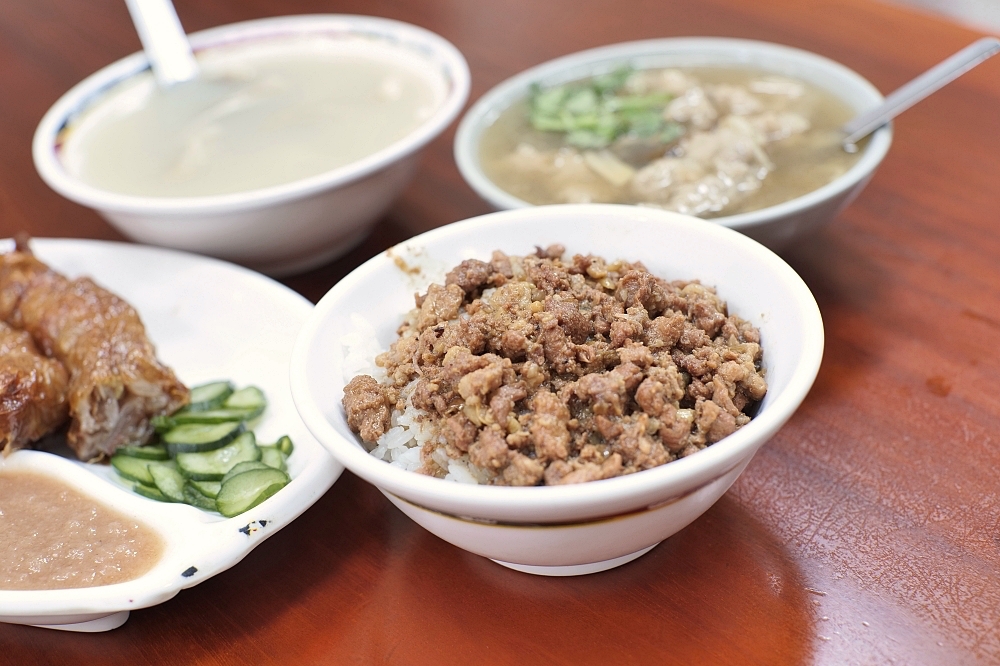 台南 友愛鹽酥雞，必點鹹酥雞肉，這間評價有夠兩極！ 但它生意就一直很好～ @捲捲頭 ♡ 品味生活