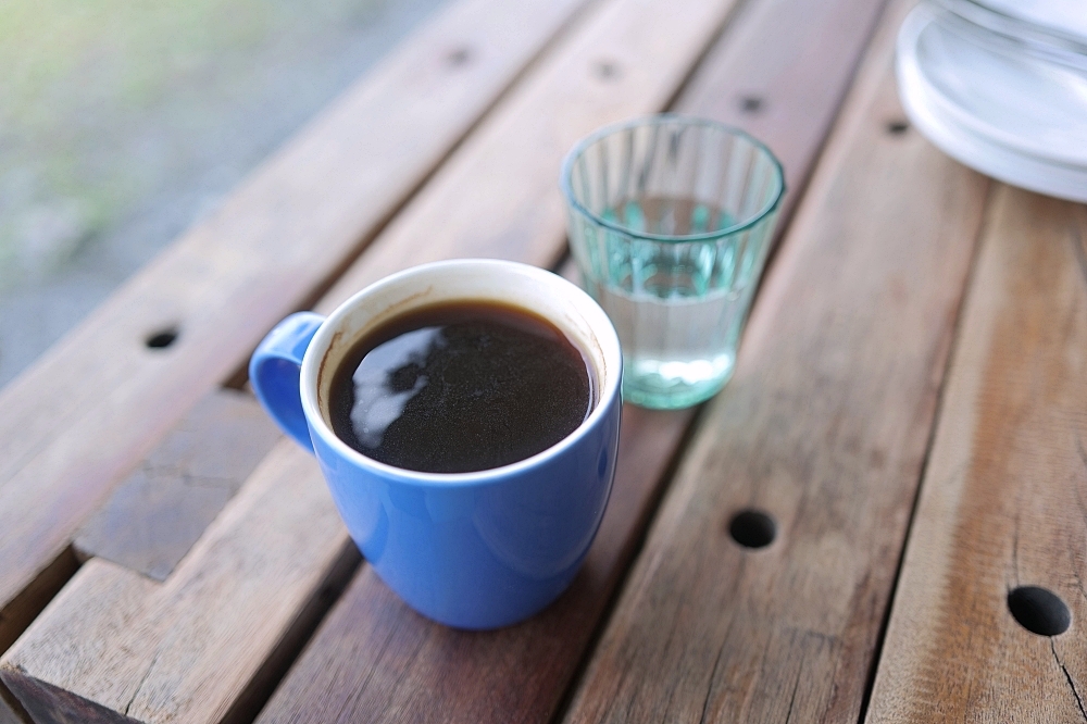 【2026宜蘭景點】 笑ㄟCaf&eacute;頭城店：太平洋就在面前，羅馬披薩與八角樓一次收藏 @捲捲頭 ♡ 品味生活