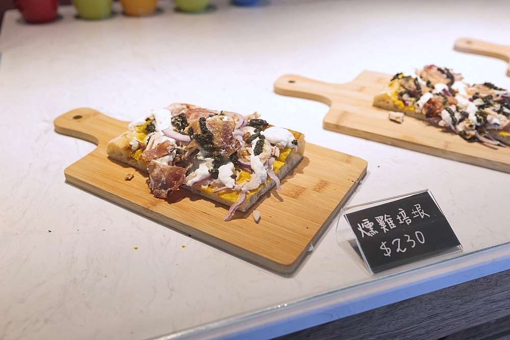 【2026宜蘭景點】 笑ㄟCaf&eacute;頭城店：太平洋就在面前，羅馬披薩與八角樓一次收藏 @捲捲頭 ♡ 品味生活